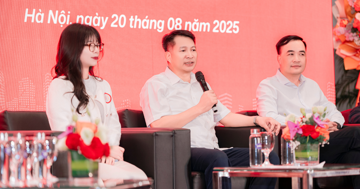 Ảnh Ông Nguyễn Văn Quyền trả lời báo chí tại lễ ra mắt GXE